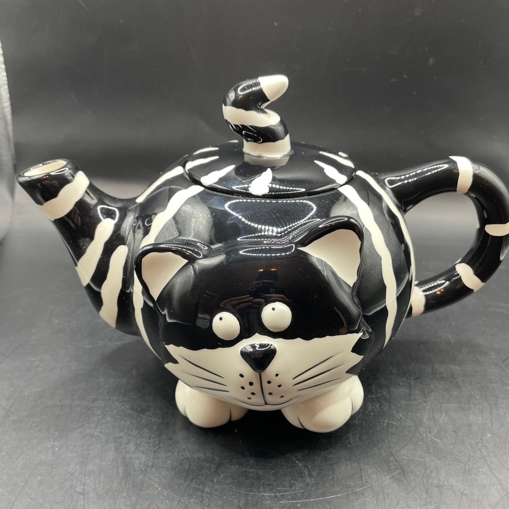 Burton Chester the Cat Black and White Teapot Purrrrfect for Tea Parties EUC